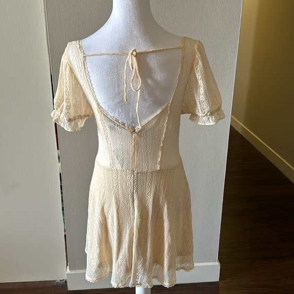 Urban Outfitters Off White Lace Dress - size M - Picture 2 of 5